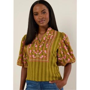 🎉NWT THML Faith Embroidered Top, Women’s size SM, Green/Pink